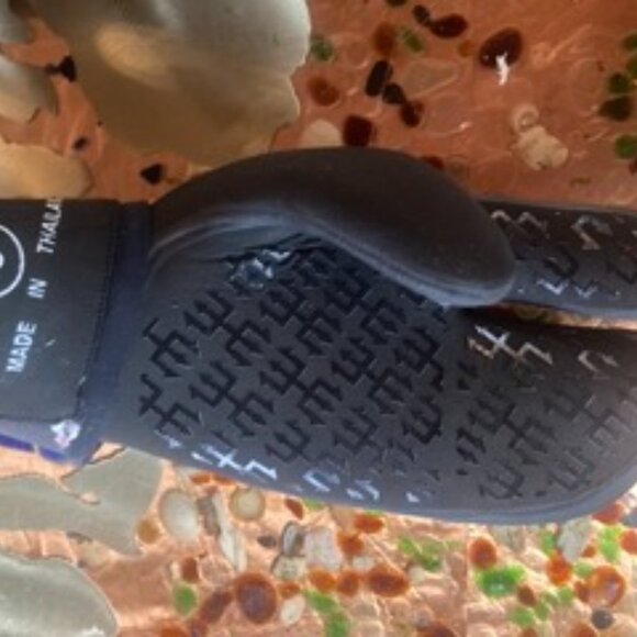 Patagonia R4® Yulex® Regulator® Three-Finger Wetsuit Mitts - Picture 4 of 7